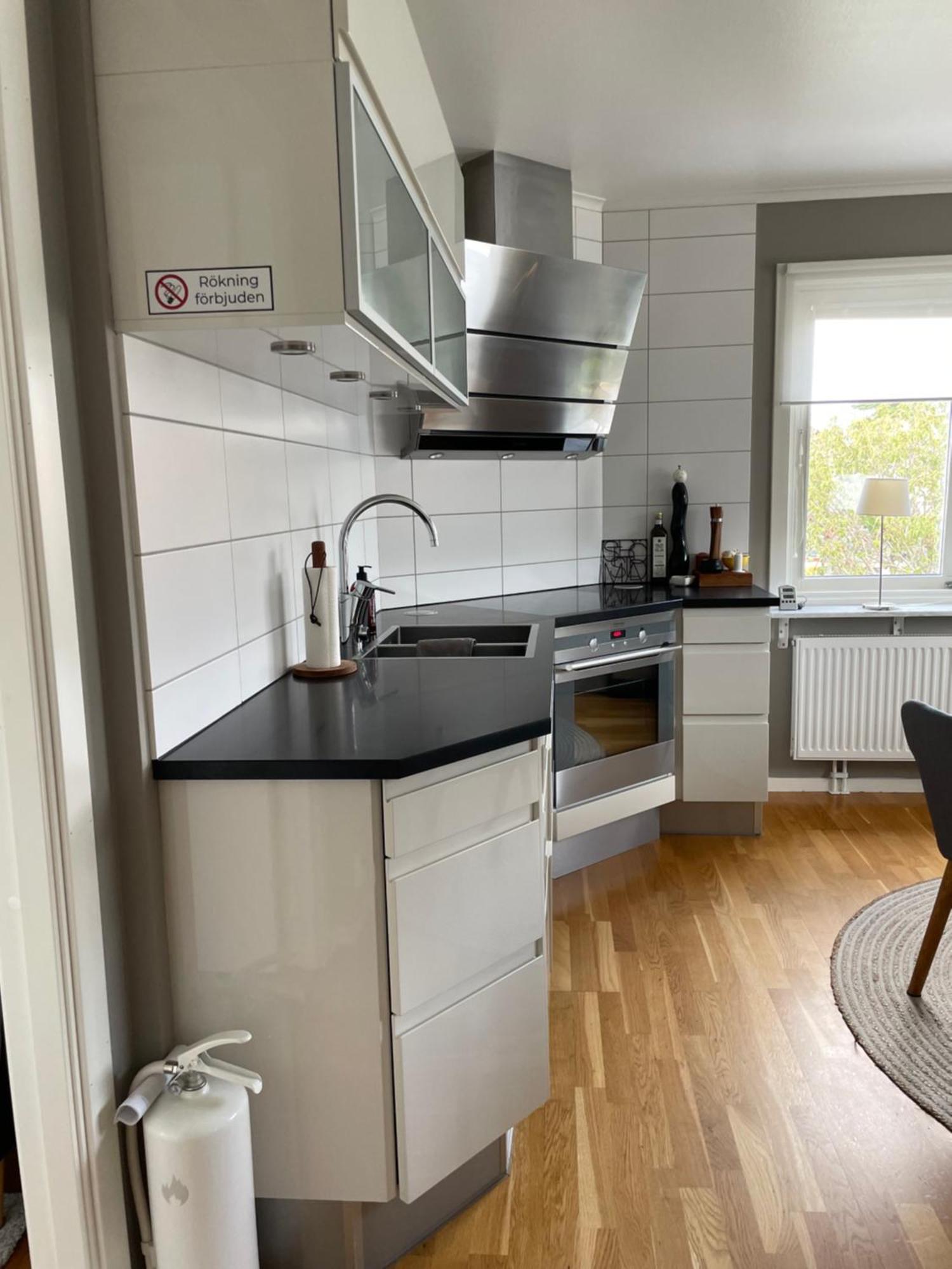 Annies Hus - Very Nice 2 Bedroom Apt Top Floor Stromstad Bagian luar foto