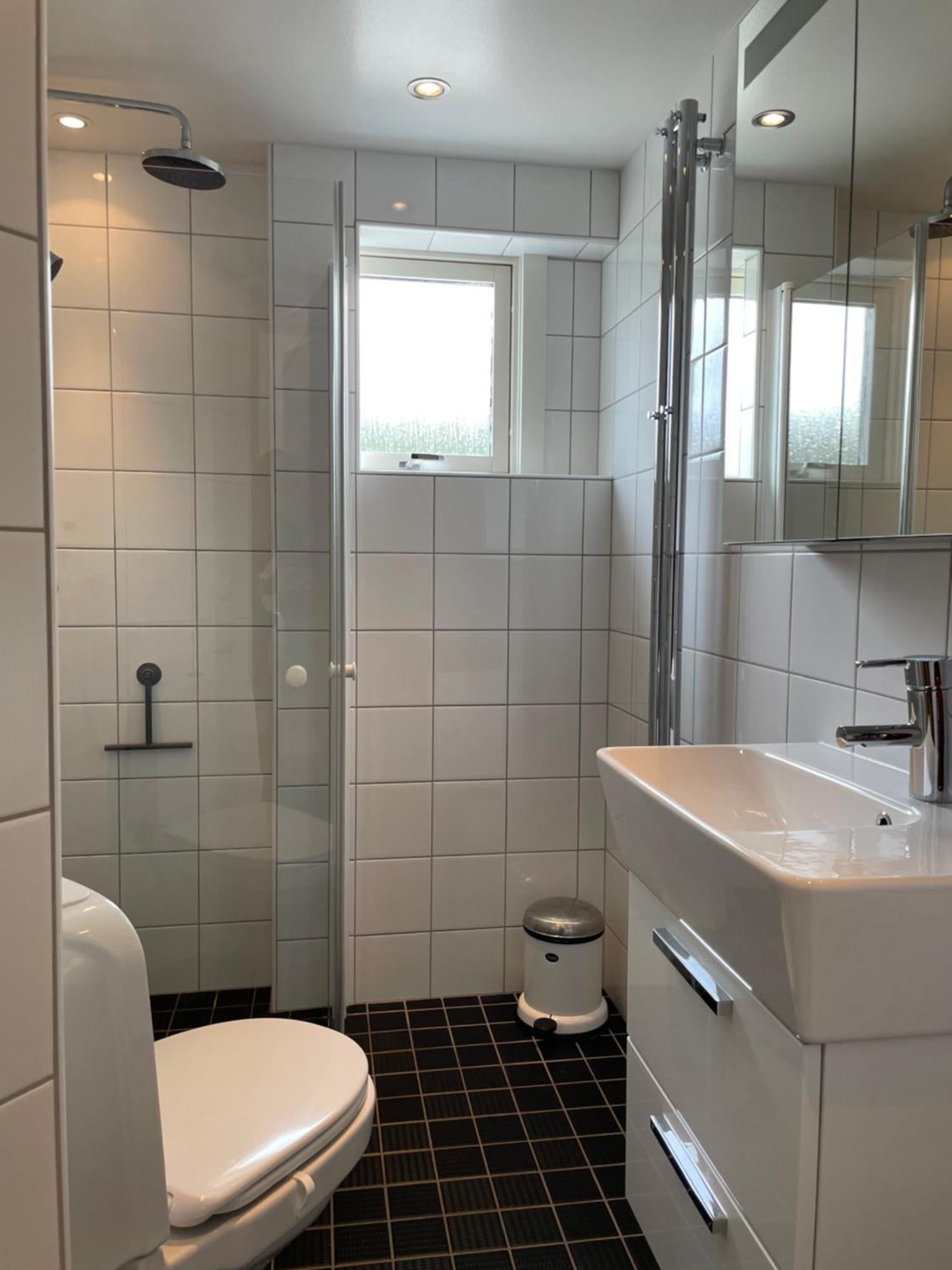 Annies Hus - Very Nice 2 Bedroom Apt Top Floor Stromstad Bagian luar foto